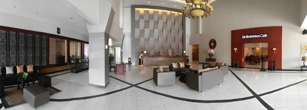Insumo Palace Hotels & Resorts Кедірі Екстер'єр фото